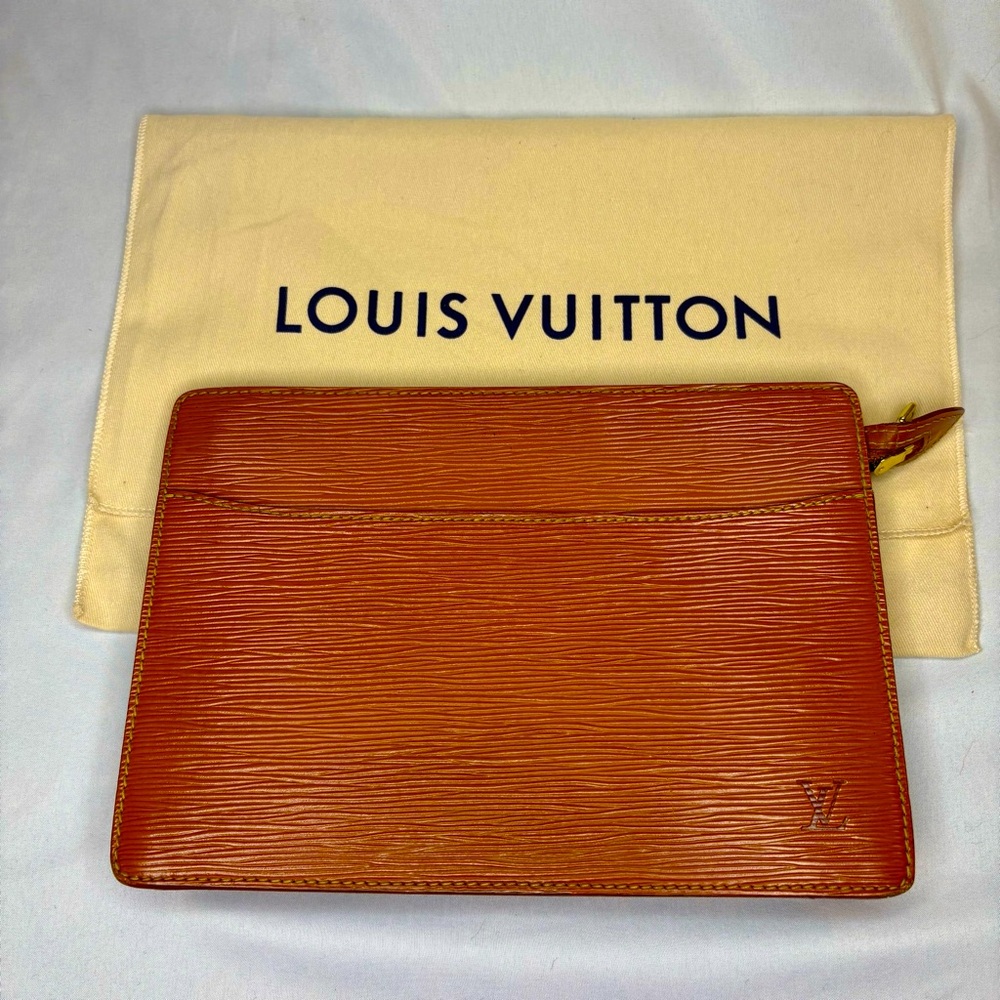 ❌SOLD❌ Louis Vuitton Cognac Brown Epi Leather Pochette Envelope Clutch EUC - Picture 1 of 17